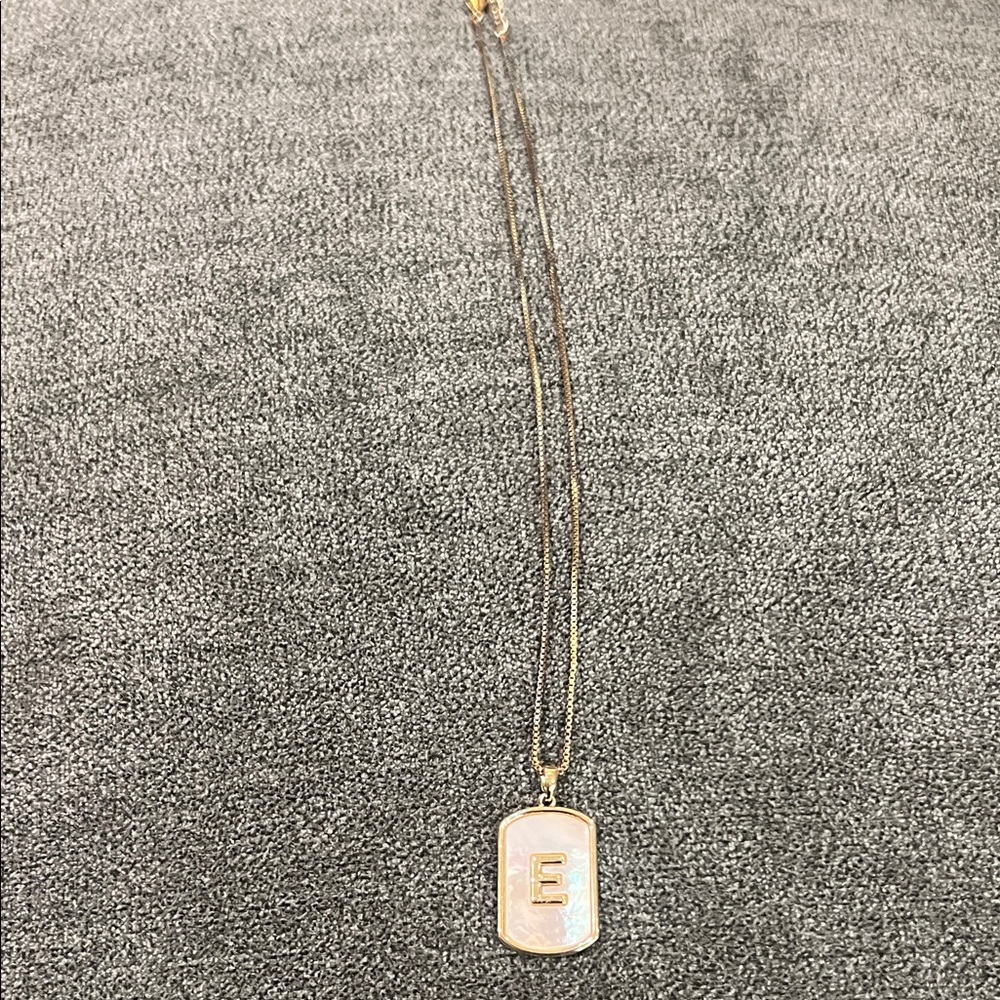 Pure Sliver with E Pendant on mother pearl